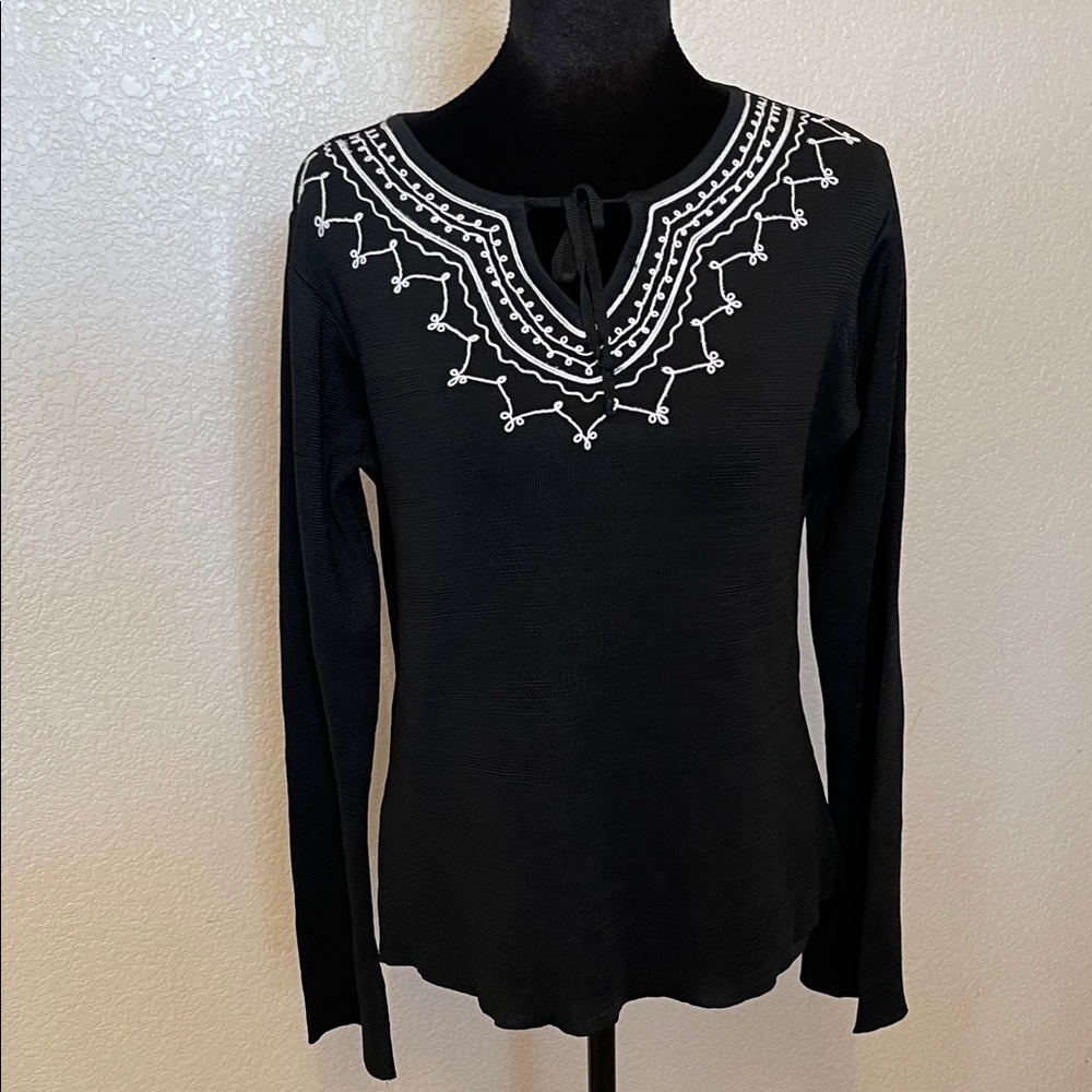 Monroe & Main Black Long-Sleeve V-Neck Top with White Embroidery
